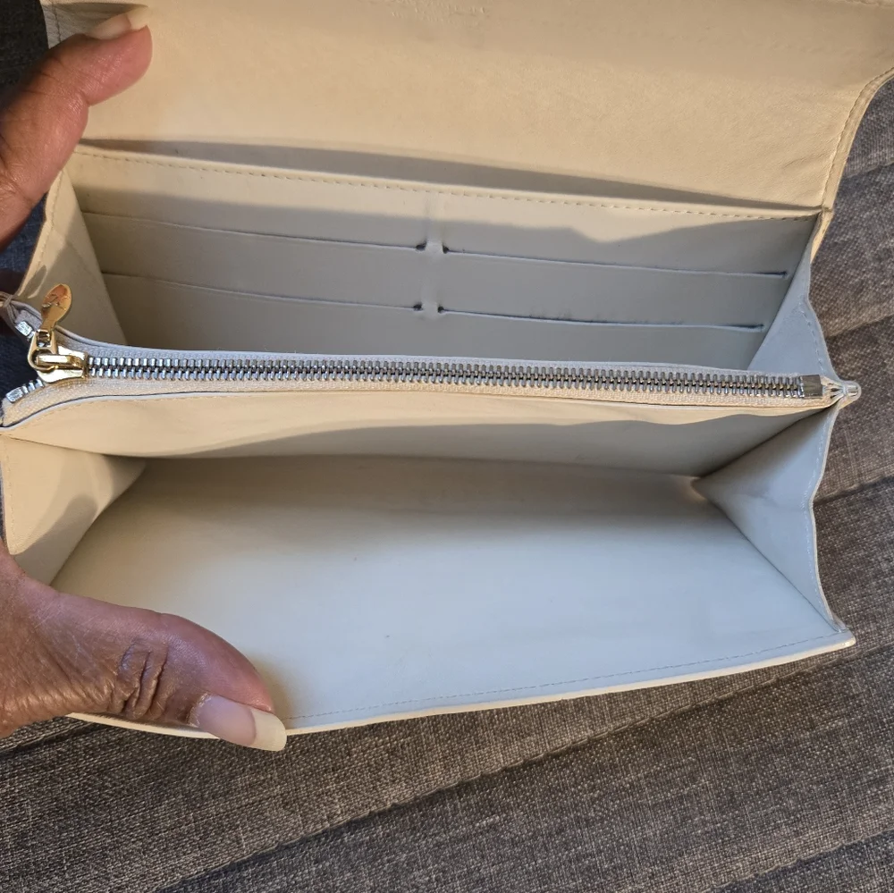 Louis Vuitton Wallet - Picture 6 of 9